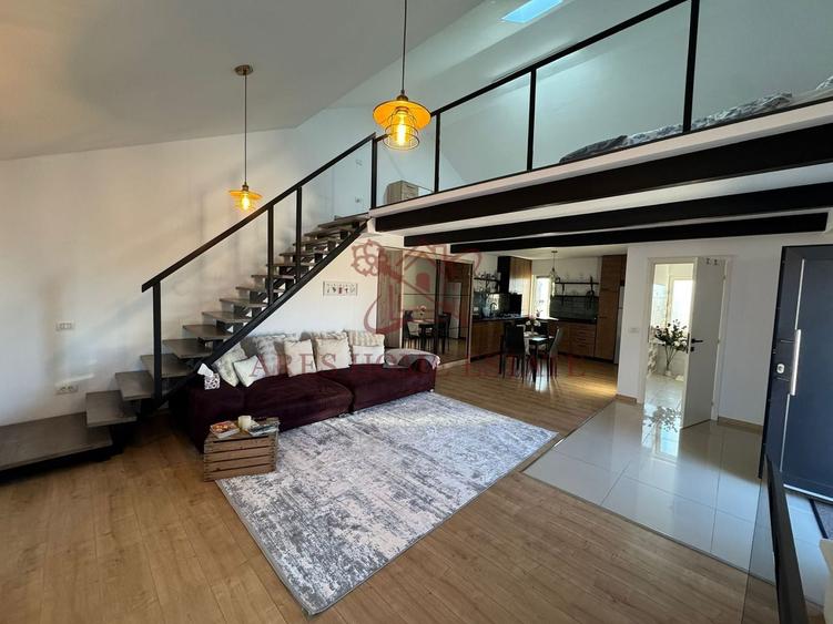 Apartament cu mezanin si curte privata. 2 locuri de parcare. - 1