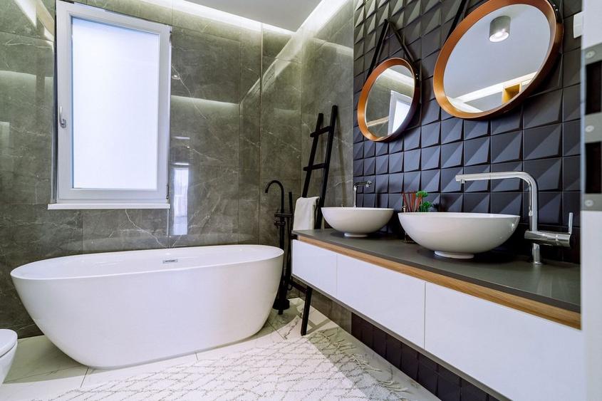 Penthouse 4 camere, ultracentral, Oradea. 800 000 E + TVA. Comision 0 - 6