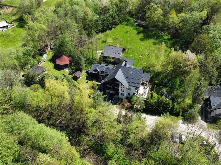 Hotel/Pensiune, de 1,172 mp, în Vama