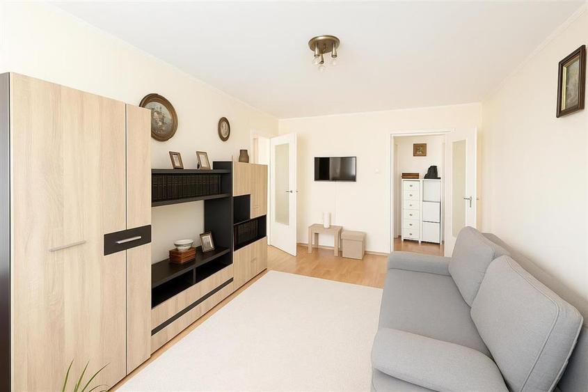 Apartament cu 2 camere semidecomandat în Valenta