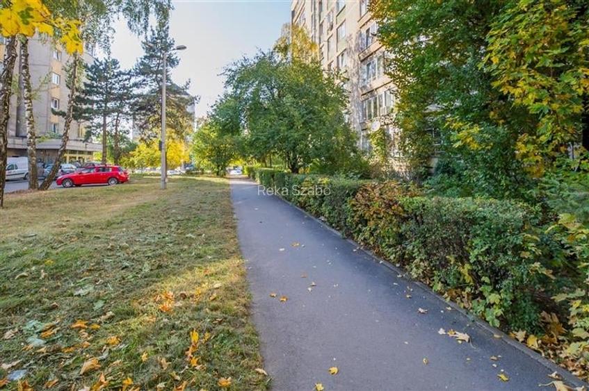 Apartament cu 3 camere semidecomandat, mobilat în Centrul Civic Apartament cu 3 camere semidecomandat, mobilat în Centrul Civic