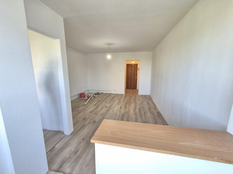 Vanzare garsoniera  zona Astra Str.Soarelui etajul 4 din 9 bloc cu 2 lifturi - 1