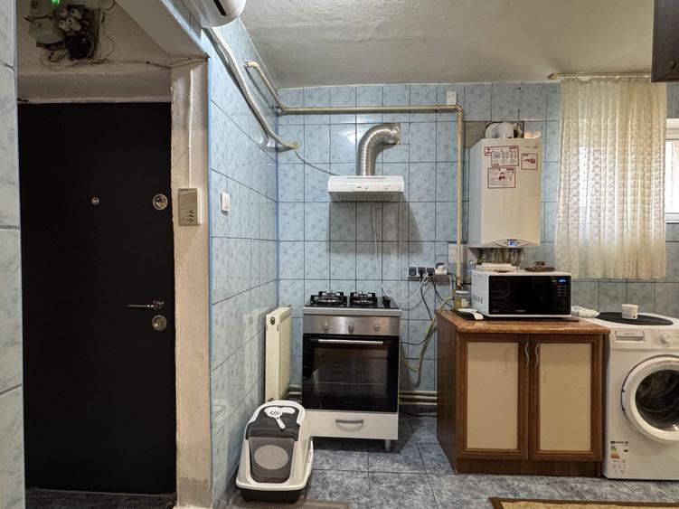 3 cam, bloc caramida, etaj 4 cu acoperis, str. Unirii - 13