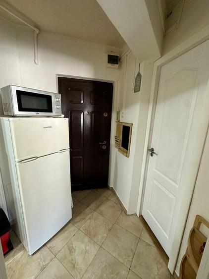 Proprietar Inchiriez Garsoniera Decomandata pe Mihai Viteazu Etaj 3 - 1