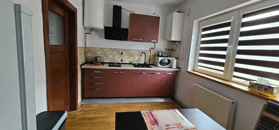 Sinaia, zona ultracentrala - inchiriere garsoniera, renovata ?i mobilata - 2