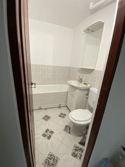 Vand garsoniera decomandata,parter scoala 11 - 5