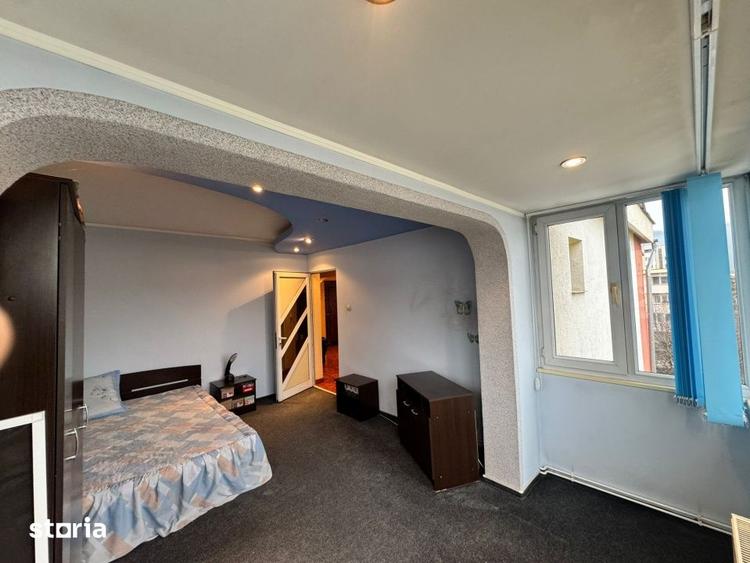 Apartament cu 4 camere decomandat în Central