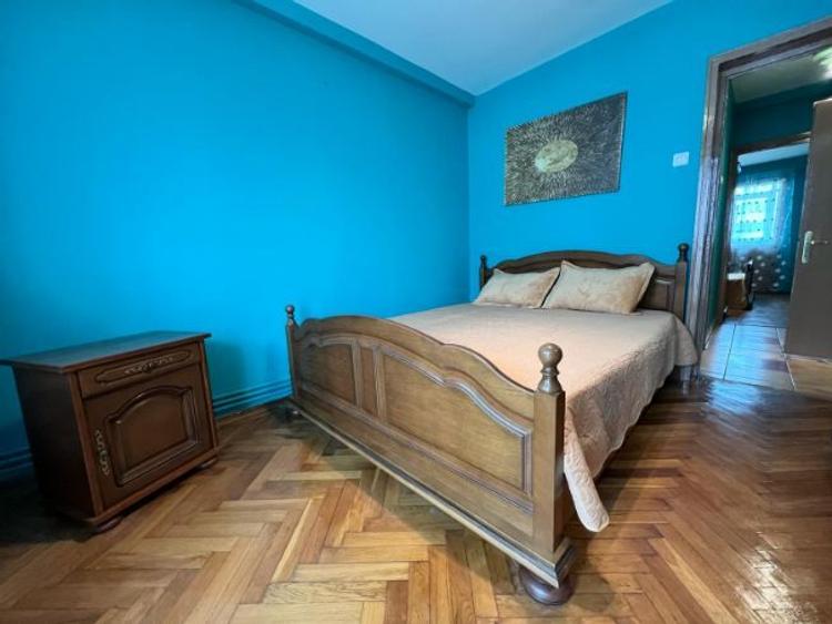 Închiriez un apartament cu 3 camere pe Ferdinad  - 8