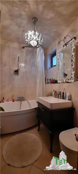 Vila eleganta de vanzare in Damaroaia - 19