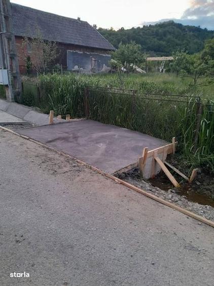 Doua case in zona linistita 1500Mp - 8