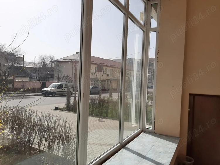 Inchiriez spatiu comercial centru Berca - 1