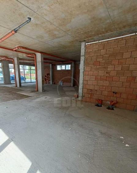 Spatiu comercial - 4