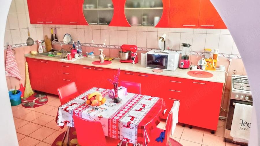 Casă cu 2 camere cu Teren 1800 Mp în Central