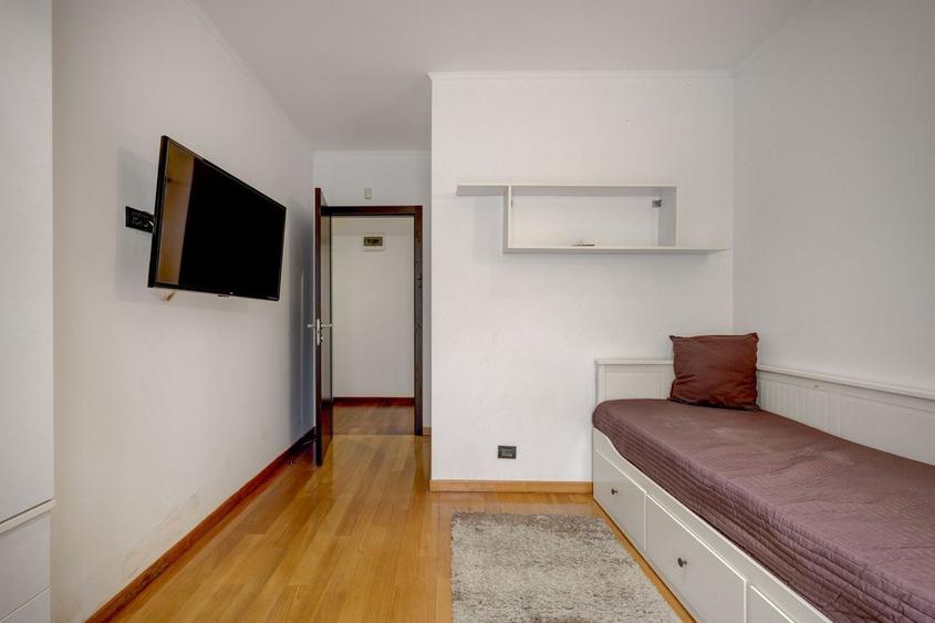 Apartament cu 4 camere decomandat, mobilat în Herăstrău