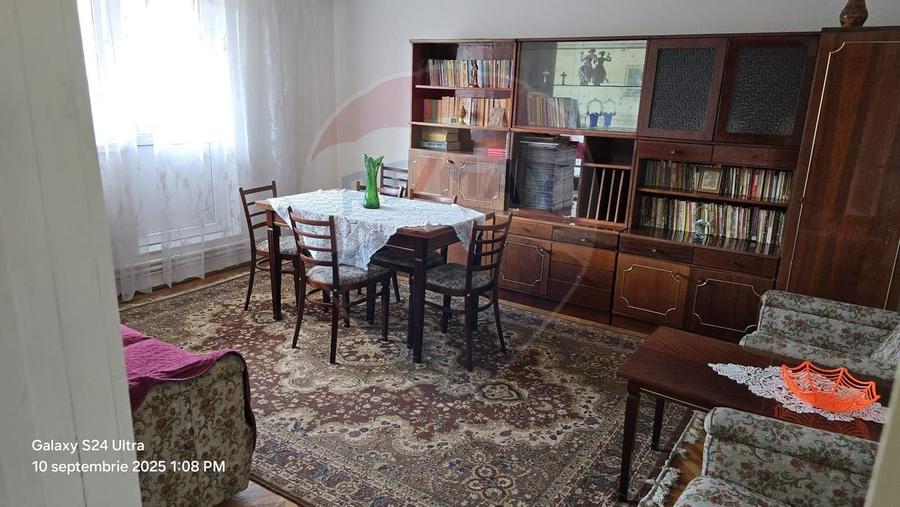 Apartament 4 camere de inchiriat in Radauti - 1