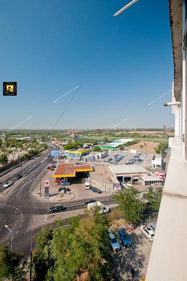 Vanzare apartament 4 camere, in Galati, blv. Brailei, sup.104 mp, mobilat - 1