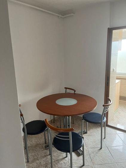 Inchiriez apartament 2 camere - 3