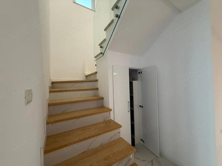 Casă cu 4 camere cu Teren 250 Mp în Central