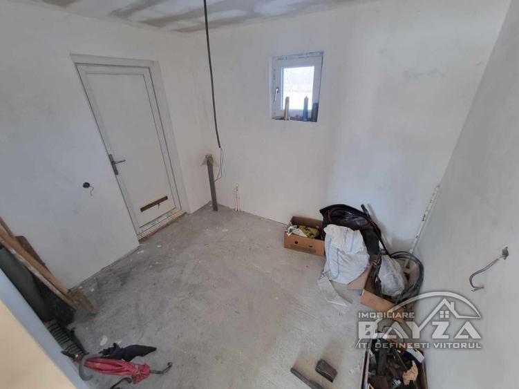 Casă individuală cu 5 camere cu Teren 1200 Mp în Rus