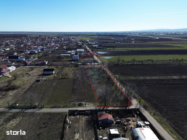 Teren de 2300 mp, în Vânători