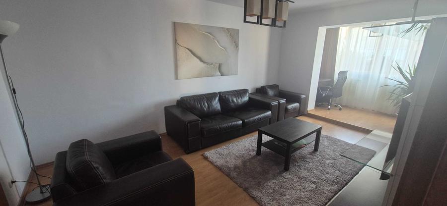 Apartament cu 4 camere decomandat în Pandurilor