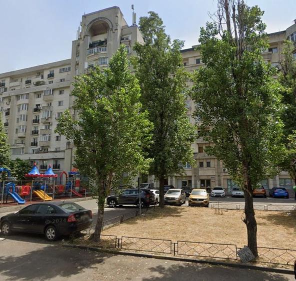 Apartament cu 8 camere decomandat în Mărășești
