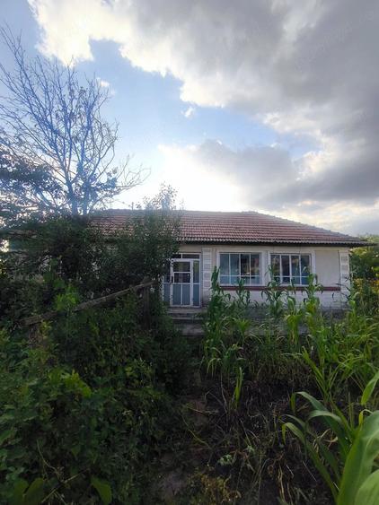 Casă cu 3 camere cu Teren 1900 Mp în Zorleni