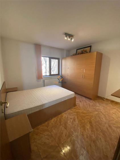 Apartament cu 3 camere decomandat în Soarelui