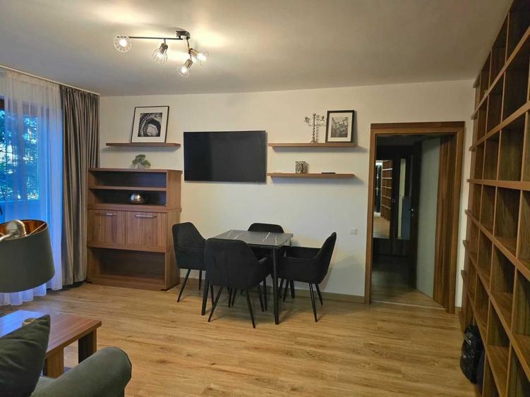 Apartament cu 3 camere semidecomandat în Cotroceni