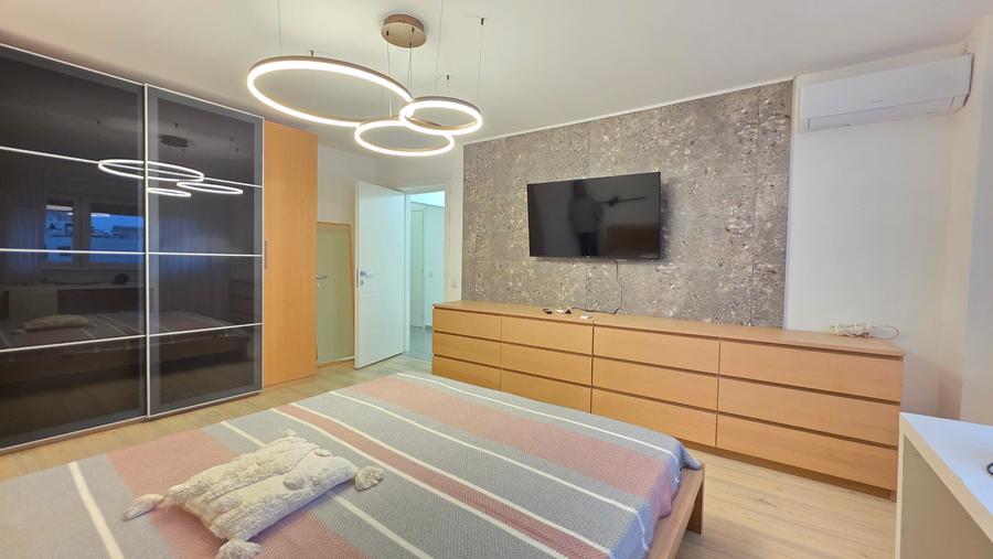 Apartament cu 3 camere decomandat în Unirii