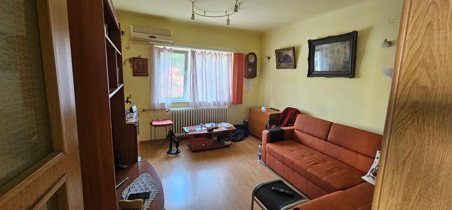 Casă individuală cu 4 camere cu Canalizare în Vatra Luminoasă