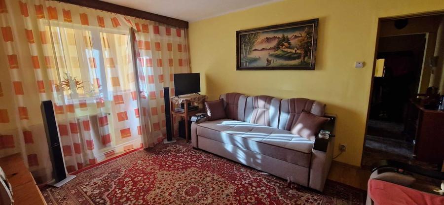 Apartament cu 3 camere semidecomandat în Exterior Vest