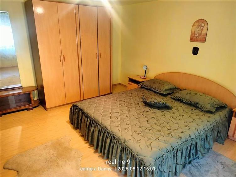 Casă individuală cu 5 camere cu Teren 300 Mp în Muncitoresc