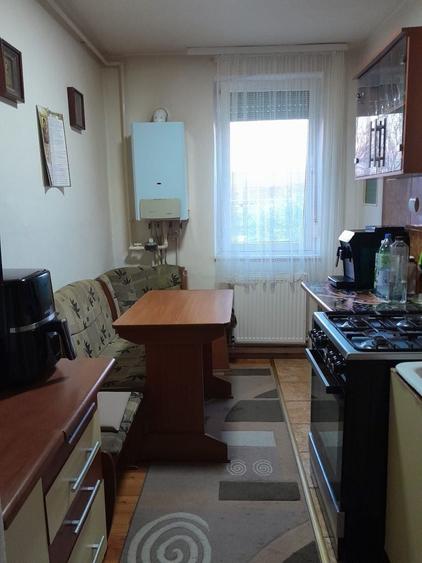 Apartament cu 3 camere decomandat în Cuzdrioara