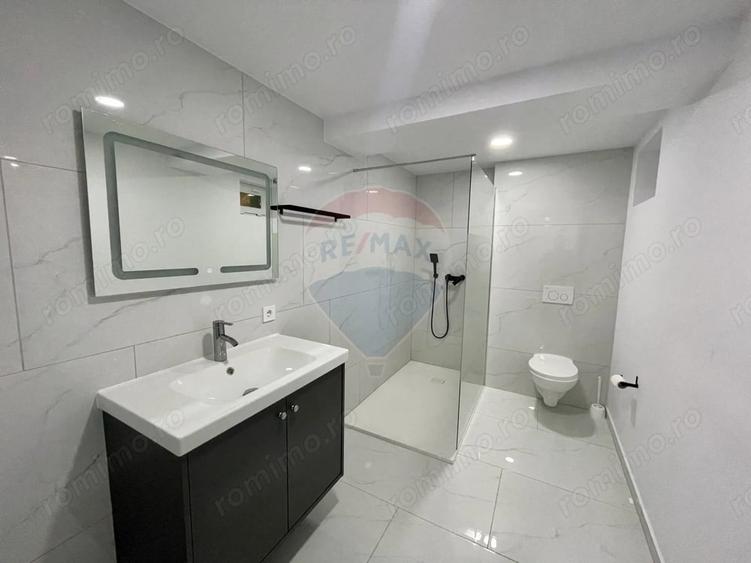 Casă cu 4 camere cu Teren 1397 Mp în Poiana