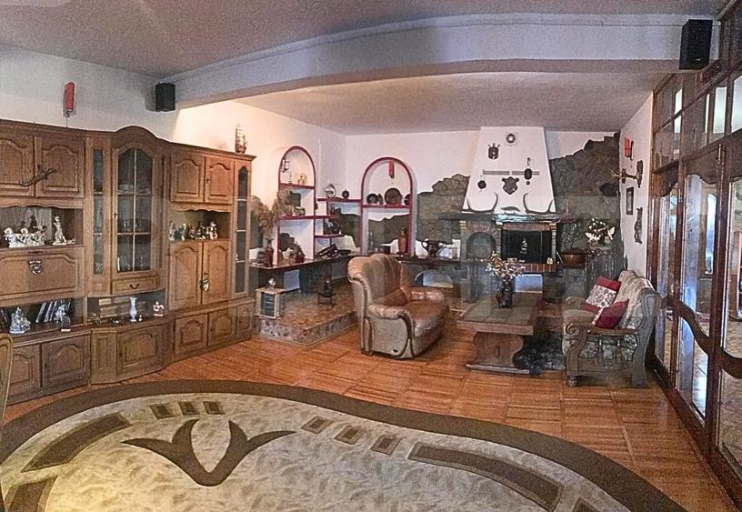 Casă individuală cu 5 camere cu Teren 3000 Mp în Teiș