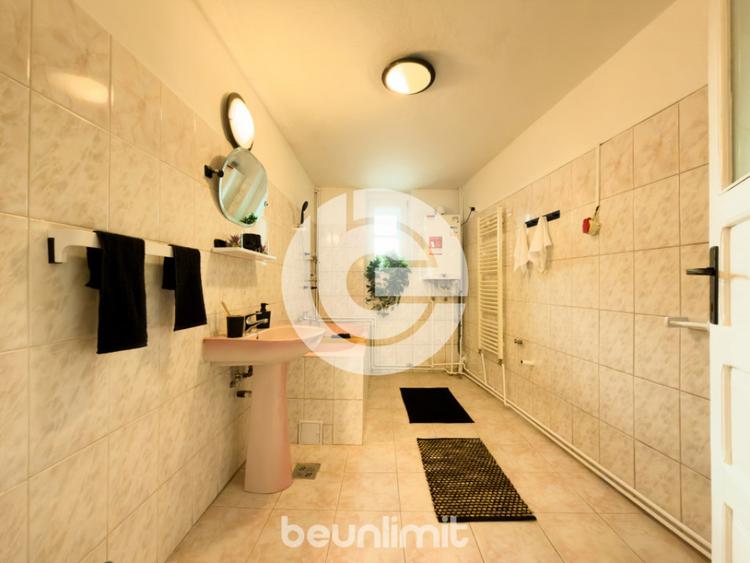 Casă cu 4 camere cu Teren 675 Mp în Central