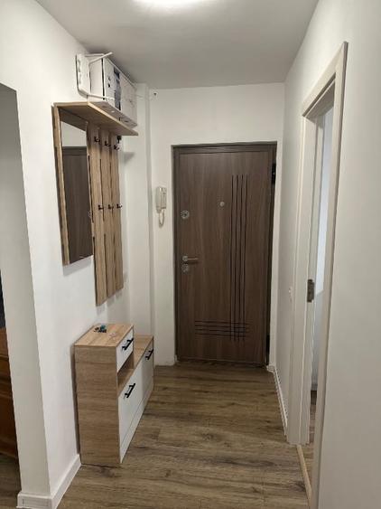 Apartament cu 4 camere decomandat, mobilat în Dacia