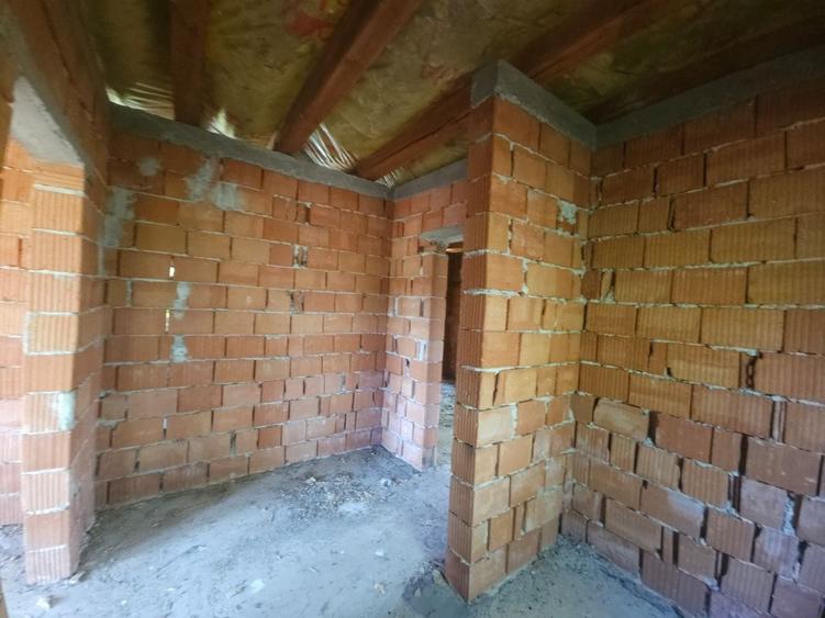 Casă individuală cu 3 camere cu Canalizare în Periferie