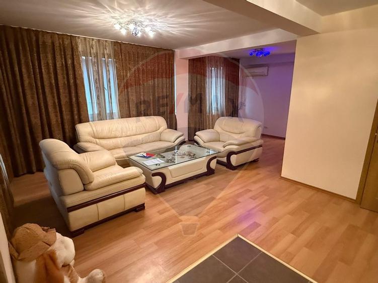 VANZARE Apartament cu 3 camere in zona Voluntari - 1