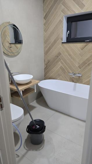 Casă de vânzare cu 3 camere, zona Lazu - 7