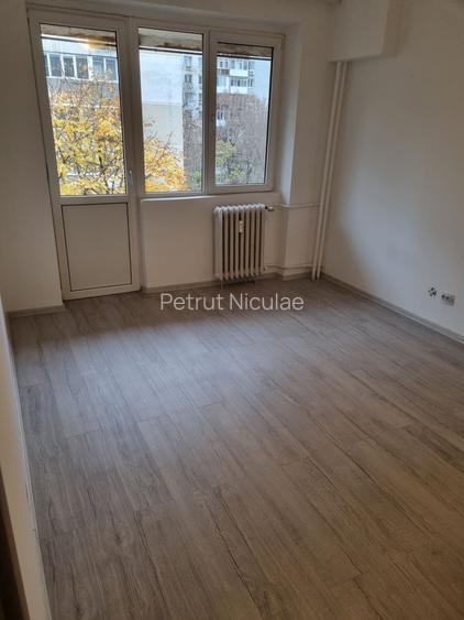 TINERETULUI PIATA NORILOR AP 3 CAM RENOVAT NEMOBILAT, BUCATARIE MOBILATA/UTILA