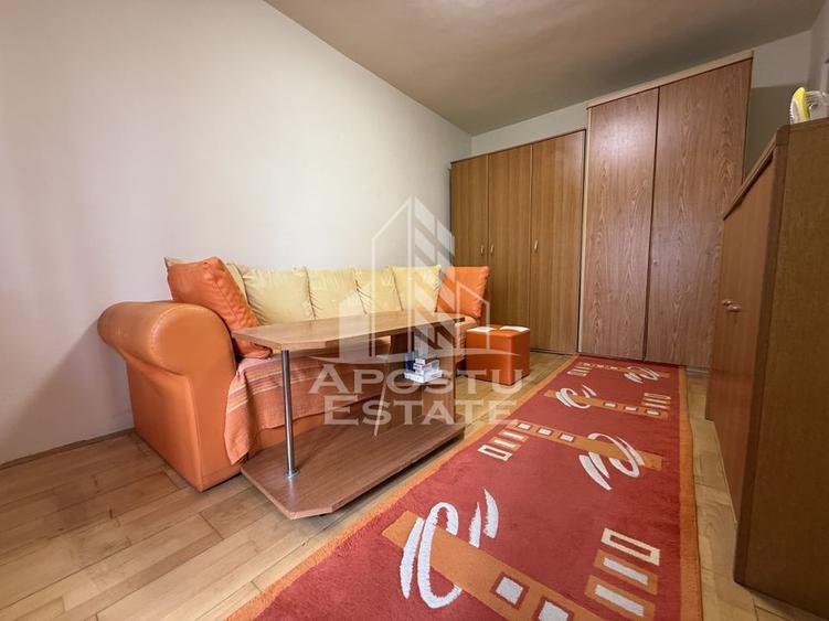 Apartament cu o camera, etajul 3, centrala proprie, zona Buziasului - 2