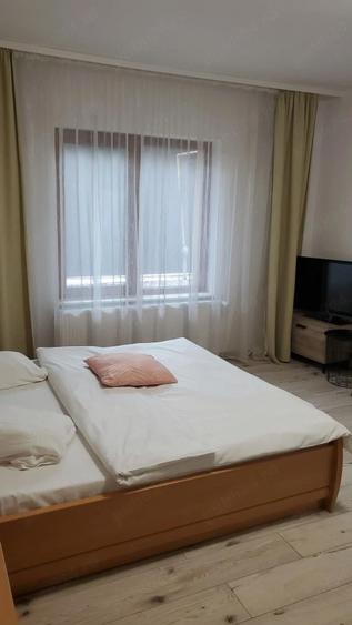 Vand 3 studiouri, 4 camere cu bai proprii ?i bucatarie comuna, toate situate in aceea?i cladire - 2