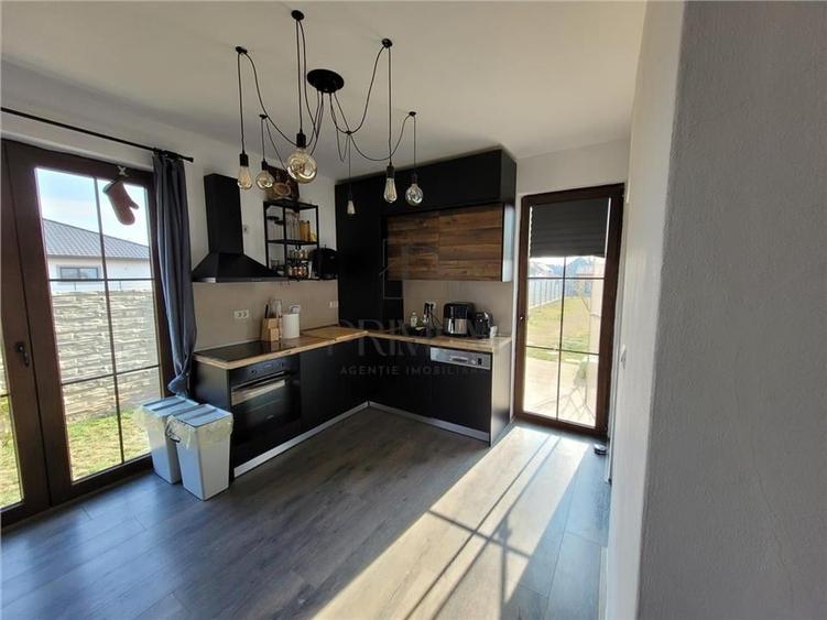 Duplex mobilat si utilat - perete dublu - teren 544 mp. - 1