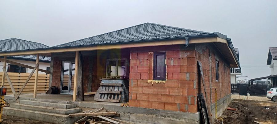 Săbăreni, casă nouă 4 camere parter, curte 480 mp - 5