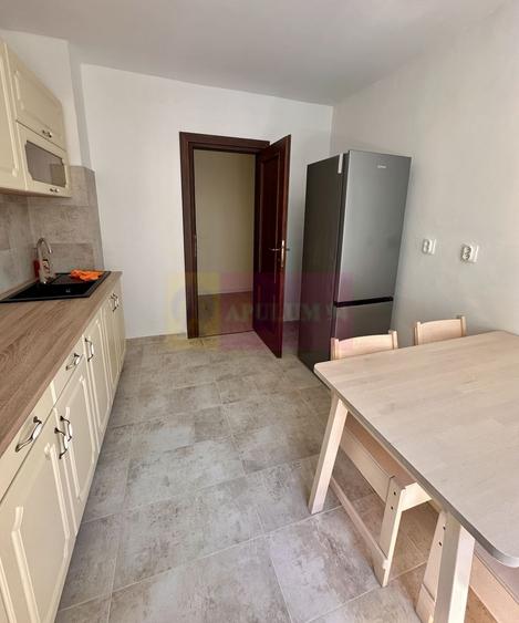 Apartament cu 4 camere semidecomandat în Ștefan cel Mare