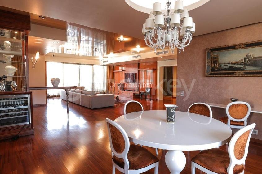 Apartament penthouse spectaculos cu 4 camere Apartament penthouse spectaculos cu 4 camere