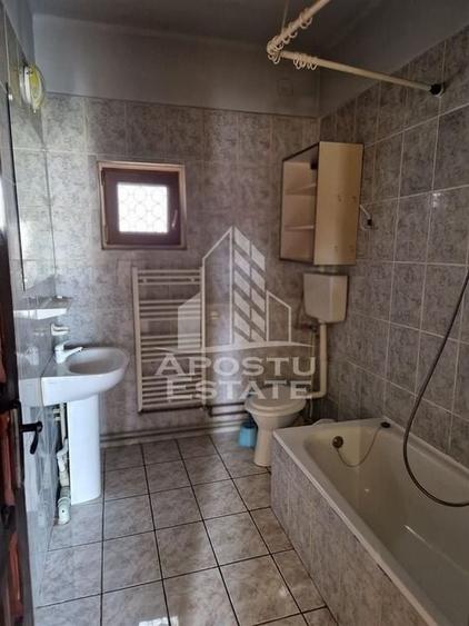 Casa familiala cu spatiu comercial si garaj P+1E+M 720 Mp - 22