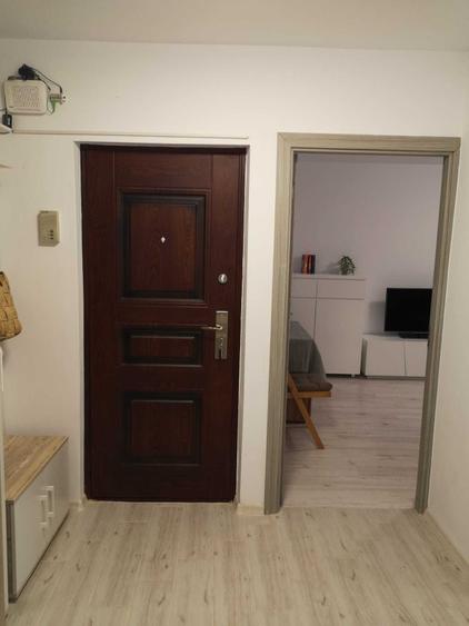 Spatiu si confort: apartament decomandat cu 2 camere, renovat complet si mobilat, amplasare excelenta: str. N. Balcescu, Oradea - 14